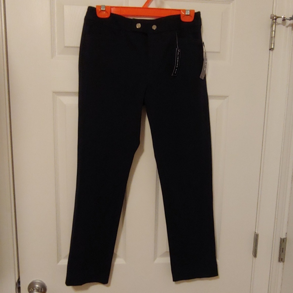 CHAPS Slimming Fit Pants, 4 P. Inseam 28" Black.